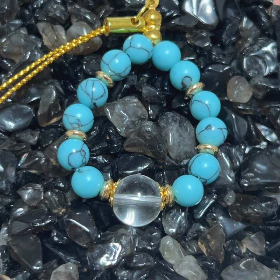 守護と幸運を紡ぐ：あなたの毎日を輝かせるお守り携帯ストラップ〜ターコイズ＆水晶〜